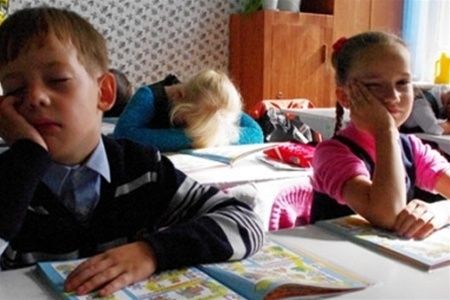 Apa nedosypanie anak sekolah yang berbahaya?