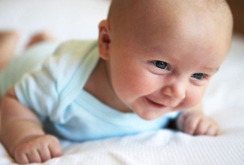 Apa yang harus dilakukan bayi pada usia 3 bulan? 