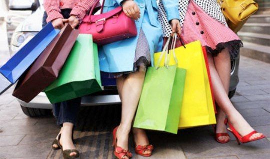 Perempuan menghabiskan lebih banyak uang untuk persiapan hari raya dibandingkan dengan hari raya itu sendiri