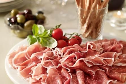31. Daging ham Parma, Italia