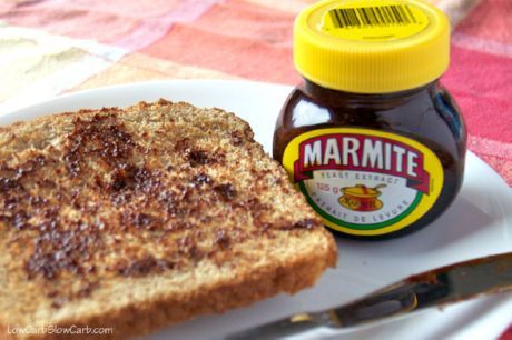 42. Roti panggang dengan mentega dan marmite, Inggris